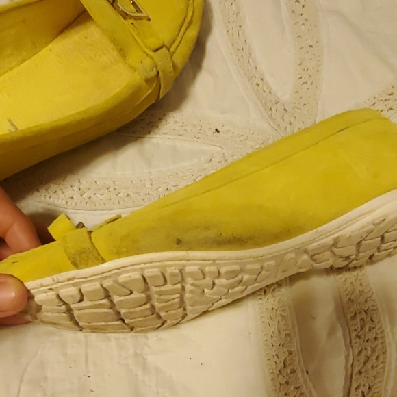 Bright yellow loafers comfy extra support - Picture 4 of 5